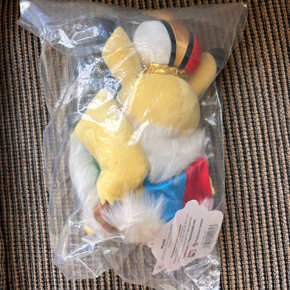 Pokémon worlds king pikachu brand new in packaging